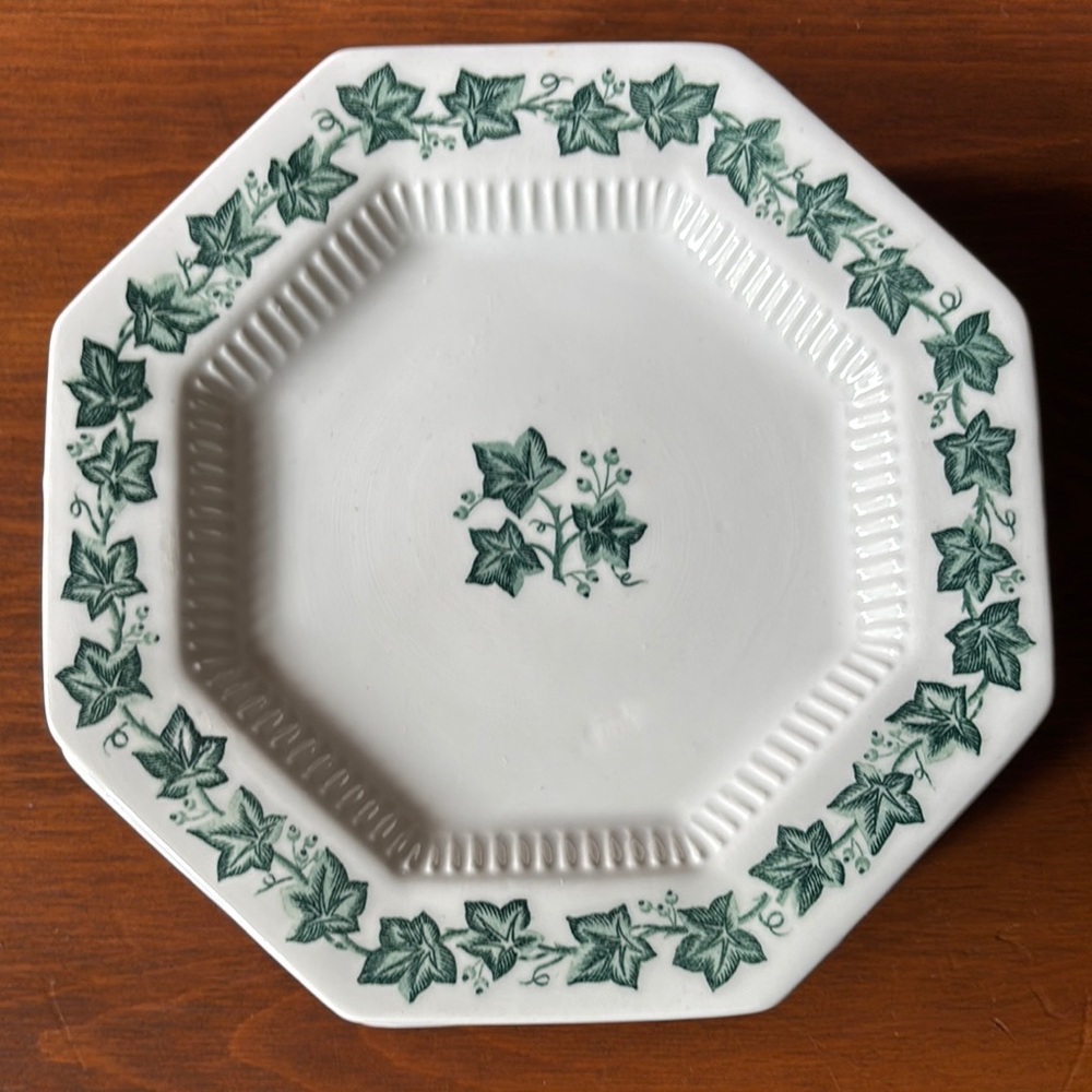 Green Ivy Pattern Plate